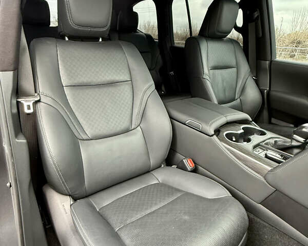 Серый Тойота Ленд Крузер, объемом двигателя 3.35 л и пробегом 25 тыс. км за 82300 $, фото 24 на Automoto.ua