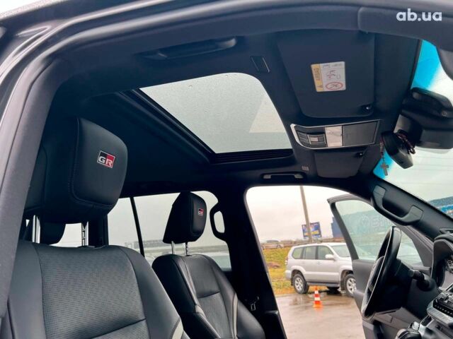 Серый Тойота Ленд Крузер, объемом двигателя 3.3 л и пробегом 61 тыс. км за 80940 $, фото 53 на Automoto.ua