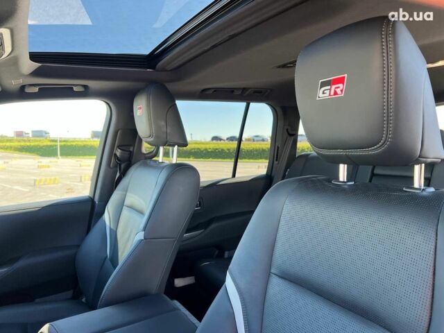 Серый Тойота Ленд Крузер, объемом двигателя 3.3 л и пробегом 32 тыс. км за 83990 $, фото 42 на Automoto.ua