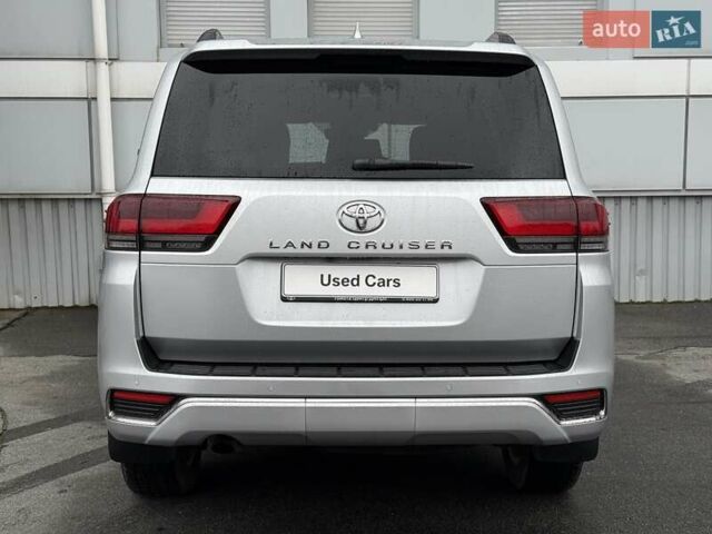 Сірий Тойота Ленд Крузер, об'ємом двигуна 3.3 л та пробігом 31 тис. км за 75000 $, фото 4 на Automoto.ua