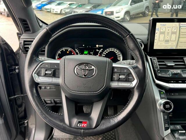 Серый Тойота Ленд Крузер, объемом двигателя 3.3 л и пробегом 61 тыс. км за 80940 $, фото 29 на Automoto.ua