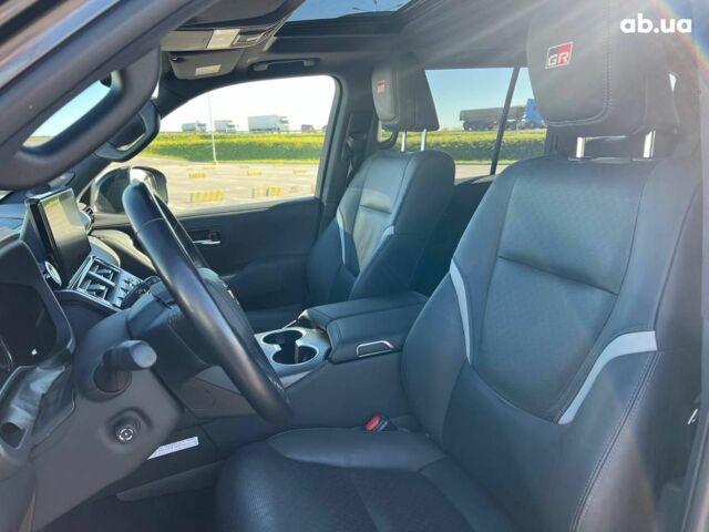 Серый Тойота Ленд Крузер, объемом двигателя 3.3 л и пробегом 32 тыс. км за 83990 $, фото 19 на Automoto.ua