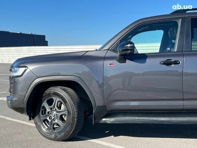 Серый Тойота Ленд Крузер, объемом двигателя 3.3 л и пробегом 32 тыс. км за 83990 $, фото 3 на Automoto.ua