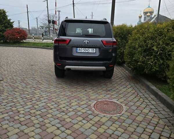 Серый Тойота Ленд Крузер, объемом двигателя 3.3 л и пробегом 7 тыс. км за 82000 $, фото 6 на Automoto.ua