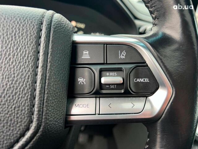 Серый Тойота Ленд Крузер, объемом двигателя 3.3 л и пробегом 61 тыс. км за 80940 $, фото 25 на Automoto.ua