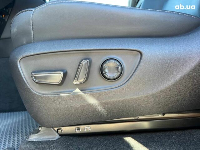 Серый Тойота Ленд Крузер, объемом двигателя 3.3 л и пробегом 32 тыс. км за 83990 $, фото 21 на Automoto.ua