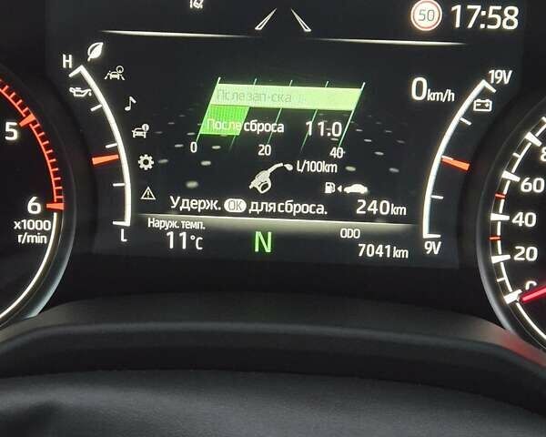 Серый Тойота Ленд Крузер, объемом двигателя 3.3 л и пробегом 7 тыс. км за 82000 $, фото 2 на Automoto.ua