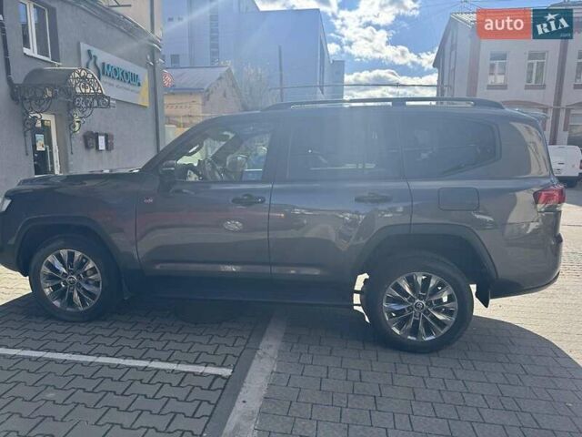 Серый Тойота Ленд Крузер, объемом двигателя 3.3 л и пробегом 61 тыс. км за 81753 $, фото 1 на Automoto.ua