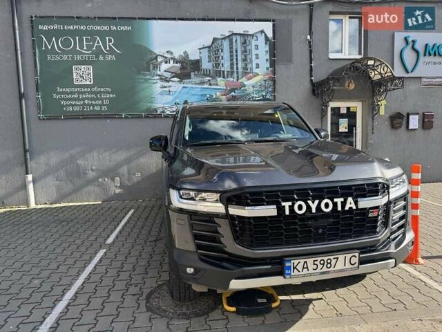 Серый Тойота Ленд Крузер, объемом двигателя 3.3 л и пробегом 61 тыс. км за 81753 $, фото 4 на Automoto.ua
