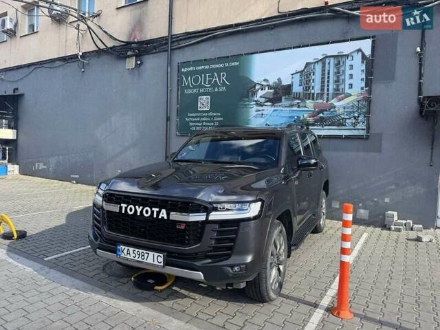 Серый Тойота Ленд Крузер, объемом двигателя 3.3 л и пробегом 61 тыс. км за 81753 $, фото 2 на Automoto.ua