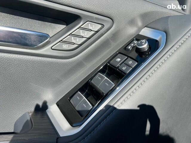 Серый Тойота Ленд Крузер, объемом двигателя 3.3 л и пробегом 32 тыс. км за 83990 $, фото 17 на Automoto.ua