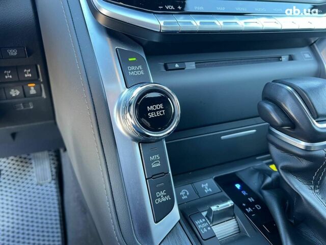 Серый Тойота Ленд Крузер, объемом двигателя 3.3 л и пробегом 32 тыс. км за 83990 $, фото 31 на Automoto.ua