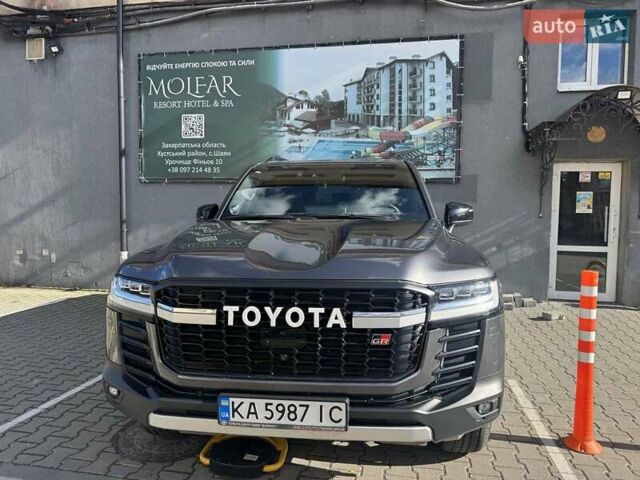 Серый Тойота Ленд Крузер, объемом двигателя 3.3 л и пробегом 61 тыс. км за 81753 $, фото 3 на Automoto.ua