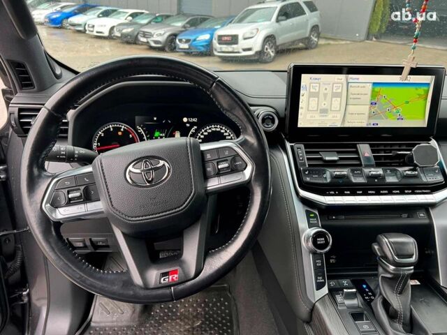 Серый Тойота Ленд Крузер, объемом двигателя 3.3 л и пробегом 61 тыс. км за 80940 $, фото 24 на Automoto.ua