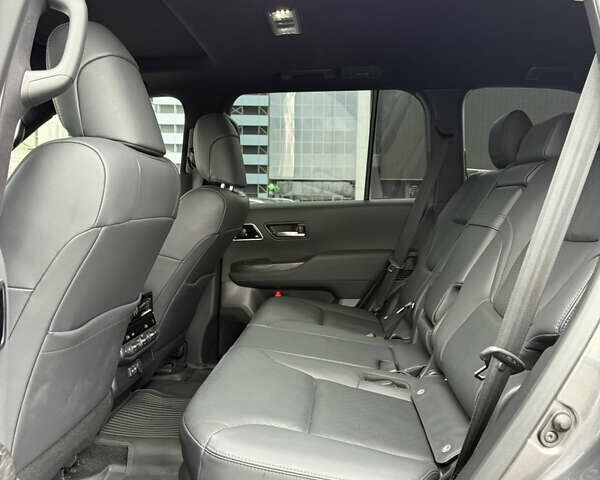 Серый Тойота Ленд Крузер, объемом двигателя 3.35 л и пробегом 25 тыс. км за 82300 $, фото 19 на Automoto.ua