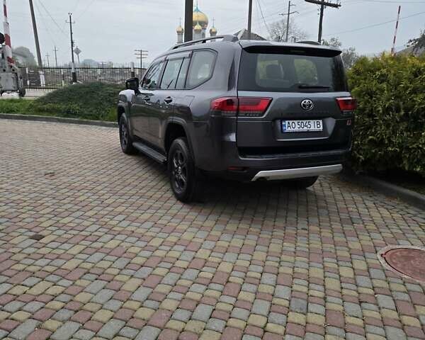 Серый Тойота Ленд Крузер, объемом двигателя 3.3 л и пробегом 7 тыс. км за 82000 $, фото 5 на Automoto.ua