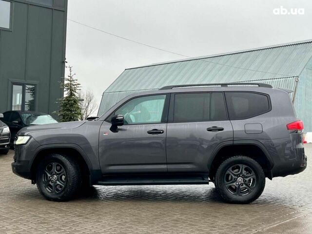 Серый Тойота Ленд Крузер, объемом двигателя 3.3 л и пробегом 61 тыс. км за 80940 $, фото 3 на Automoto.ua