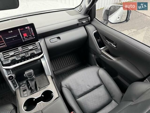Сірий Тойота Ленд Крузер, об'ємом двигуна 3.3 л та пробігом 31 тис. км за 75000 $, фото 13 на Automoto.ua