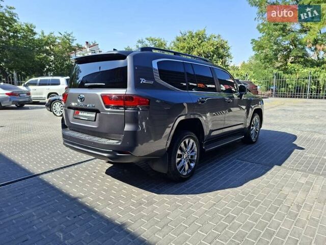 Серый Тойота Ленд Крузер, объемом двигателя 3.35 л и пробегом 34 тыс. км за 81900 $, фото 4 на Automoto.ua