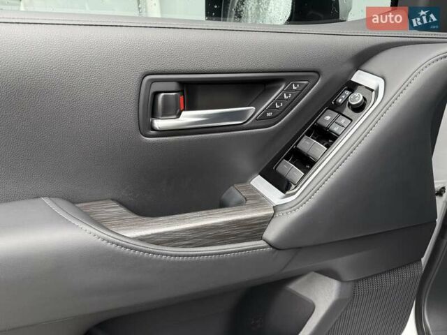 Сірий Тойота Ленд Крузер, об'ємом двигуна 3.3 л та пробігом 31 тис. км за 75000 $, фото 17 на Automoto.ua