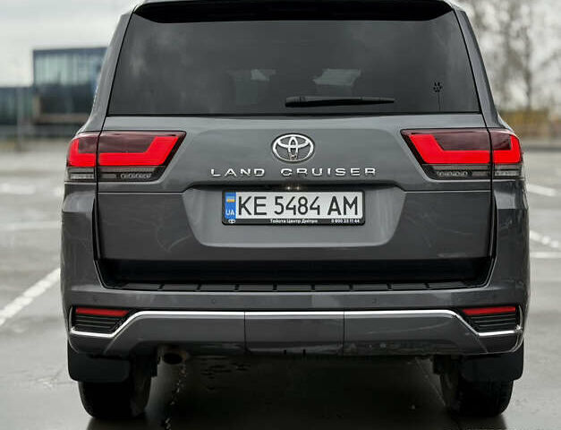 Серый Тойота Ленд Крузер, объемом двигателя 3.35 л и пробегом 25 тыс. км за 82300 $, фото 6 на Automoto.ua