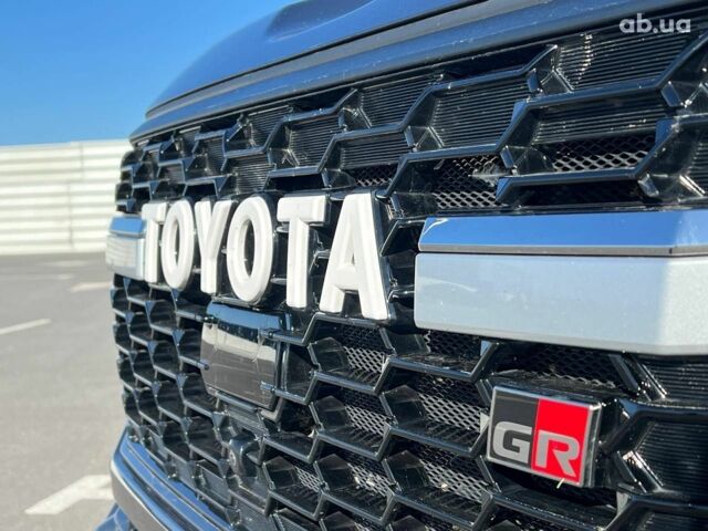 Серый Тойота Ленд Крузер, объемом двигателя 3.3 л и пробегом 32 тыс. км за 83990 $, фото 14 на Automoto.ua