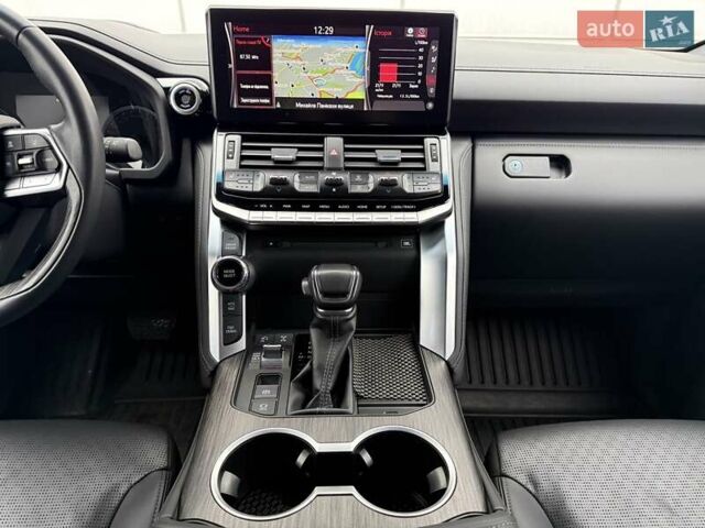 Сірий Тойота Ленд Крузер, об'ємом двигуна 3.3 л та пробігом 31 тис. км за 75000 $, фото 14 на Automoto.ua