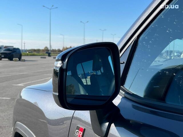 Серый Тойота Ленд Крузер, объемом двигателя 3.3 л и пробегом 32 тыс. км за 83990 $, фото 15 на Automoto.ua