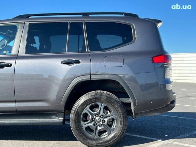 Серый Тойота Ленд Крузер, объемом двигателя 3.3 л и пробегом 32 тыс. км за 83990 $, фото 5 на Automoto.ua