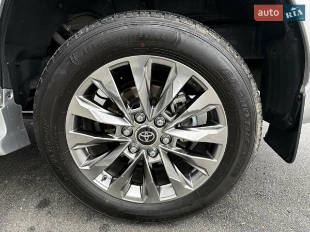 Сірий Тойота Ленд Крузер, об'ємом двигуна 3.3 л та пробігом 31 тис. км за 75000 $, фото 22 на Automoto.ua