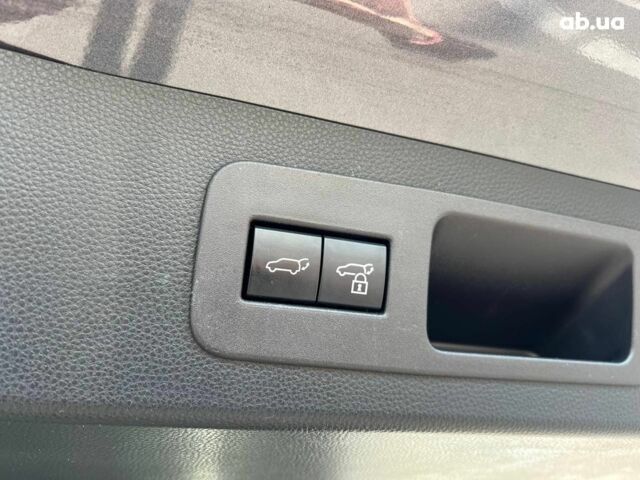 Серый Тойота Ленд Крузер, объемом двигателя 3.3 л и пробегом 32 тыс. км за 83990 $, фото 44 на Automoto.ua