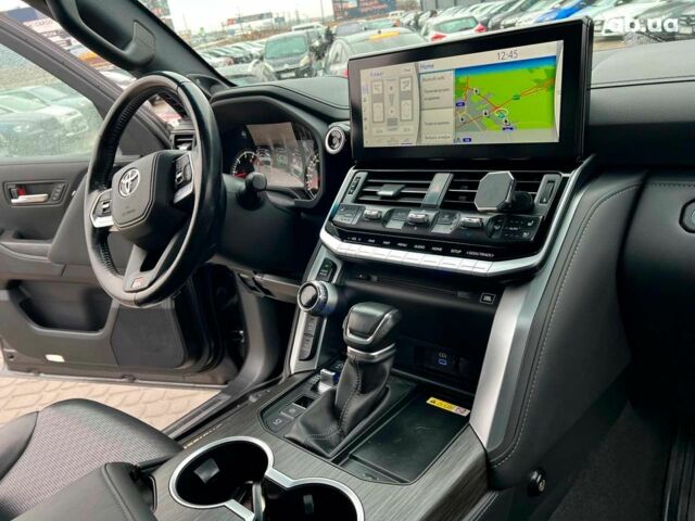 Серый Тойота Ленд Крузер, объемом двигателя 3.3 л и пробегом 61 тыс. км за 80940 $, фото 52 на Automoto.ua