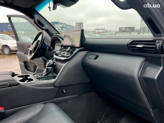 Серый Тойота Ленд Крузер, объемом двигателя 3.3 л и пробегом 61 тыс. км за 80940 $, фото 51 на Automoto.ua