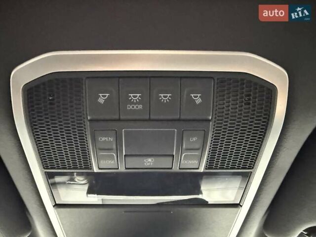 Сірий Тойота Ленд Крузер, об'ємом двигуна 3.3 л та пробігом 31 тис. км за 75000 $, фото 16 на Automoto.ua