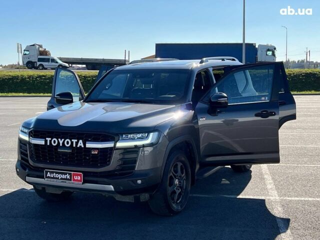 Серый Тойота Ленд Крузер, объемом двигателя 3.3 л и пробегом 32 тыс. км за 83990 $, фото 50 на Automoto.ua