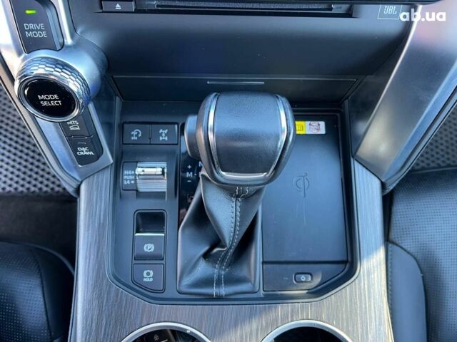 Серый Тойота Ленд Крузер, объемом двигателя 3.3 л и пробегом 32 тыс. км за 83990 $, фото 33 на Automoto.ua