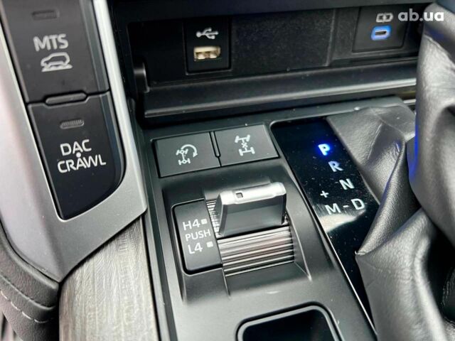 Серый Тойота Ленд Крузер, объемом двигателя 3.3 л и пробегом 61 тыс. км за 80940 $, фото 35 на Automoto.ua