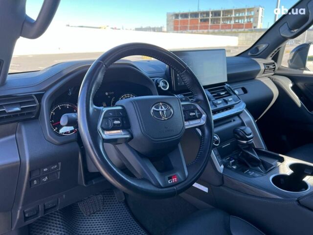 Серый Тойота Ленд Крузер, объемом двигателя 3.3 л и пробегом 32 тыс. км за 83990 $, фото 18 на Automoto.ua