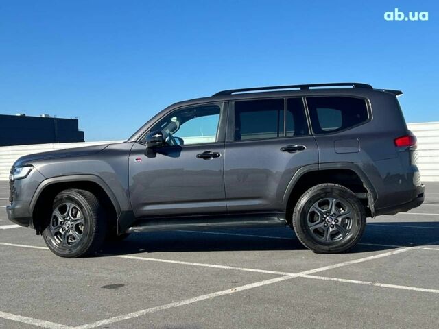 Серый Тойота Ленд Крузер, объемом двигателя 3.3 л и пробегом 32 тыс. км за 83990 $, фото 4 на Automoto.ua