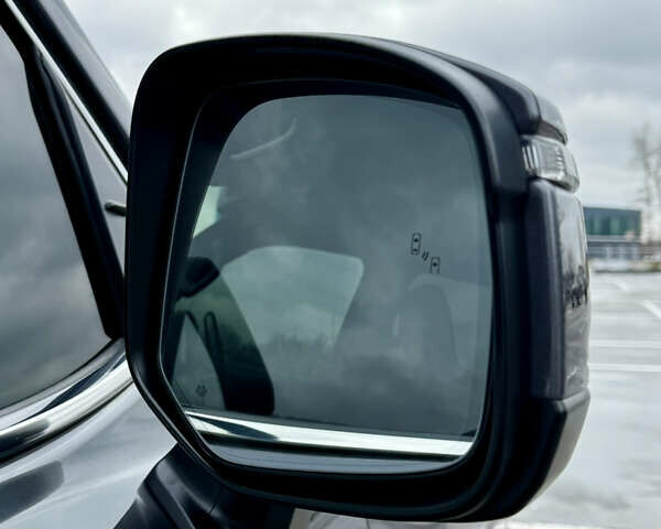 Серый Тойота Ленд Крузер, объемом двигателя 3.35 л и пробегом 25 тыс. км за 82300 $, фото 13 на Automoto.ua