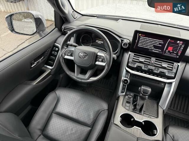 Сірий Тойота Ленд Крузер, об'ємом двигуна 3.3 л та пробігом 31 тис. км за 75000 $, фото 12 на Automoto.ua