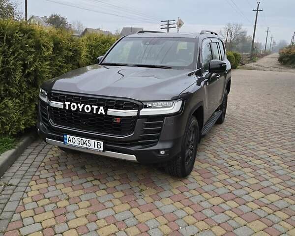 Серый Тойота Ленд Крузер, объемом двигателя 3.3 л и пробегом 7 тыс. км за 82000 $, фото 8 на Automoto.ua