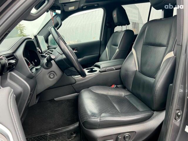 Серый Тойота Ленд Крузер, объемом двигателя 3.3 л и пробегом 61 тыс. км за 80940 $, фото 19 на Automoto.ua