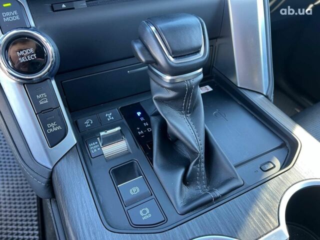 Серый Тойота Ленд Крузер, объемом двигателя 3.3 л и пробегом 32 тыс. км за 83990 $, фото 32 на Automoto.ua