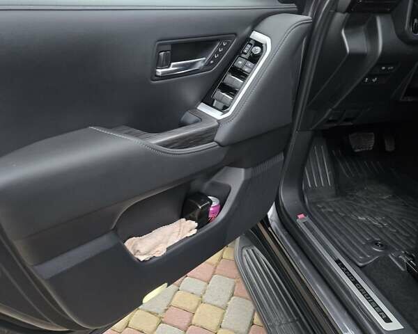 Серый Тойота Ленд Крузер, объемом двигателя 3.3 л и пробегом 7 тыс. км за 82000 $, фото 3 на Automoto.ua