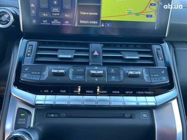 Серый Тойота Ленд Крузер, объемом двигателя 3.3 л и пробегом 32 тыс. км за 83990 $, фото 30 на Automoto.ua