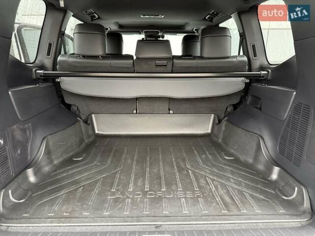 Сірий Тойота Ленд Крузер, об'ємом двигуна 3.3 л та пробігом 31 тис. км за 75000 $, фото 21 на Automoto.ua