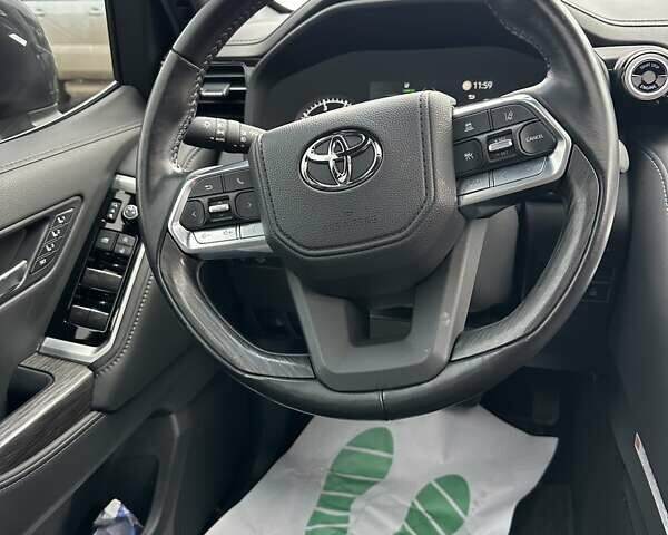 Серый Тойота Ленд Крузер, объемом двигателя 3.35 л и пробегом 28 тыс. км за 83999 $, фото 35 на Automoto.ua