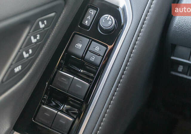 Серый Тойота Ленд Крузер, объемом двигателя 3.3 л и пробегом 68 тыс. км за 78871 $, фото 24 на Automoto.ua