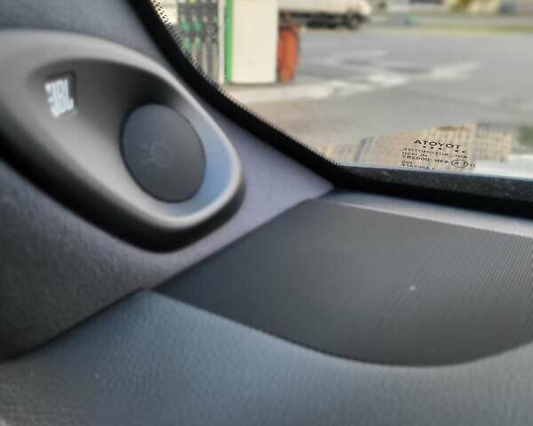 Серый Тойота Ленд Крузер, объемом двигателя 3.3 л и пробегом 31 тыс. км за 84500 $, фото 27 на Automoto.ua